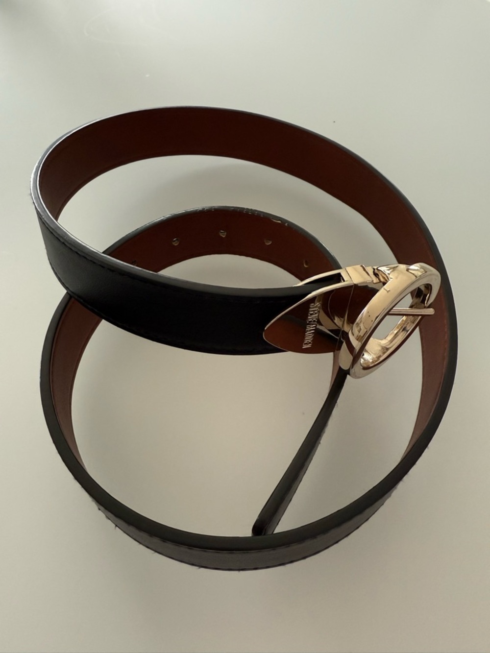 🖤 Steve Madden Black and Brown Reversible Belt with Gold Oval Buckle
42 inches